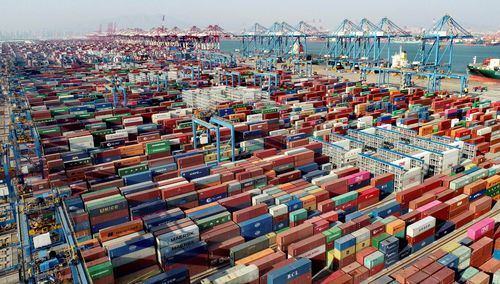 港口發(fā)展現(xiàn)代物流的優(yōu)勢(shì)與挑戰(zhàn) 經(jīng)濟(jì)貿(mào)易視角的分析